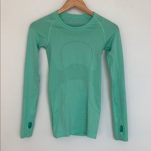 LULULEMON long sleeve swiftly